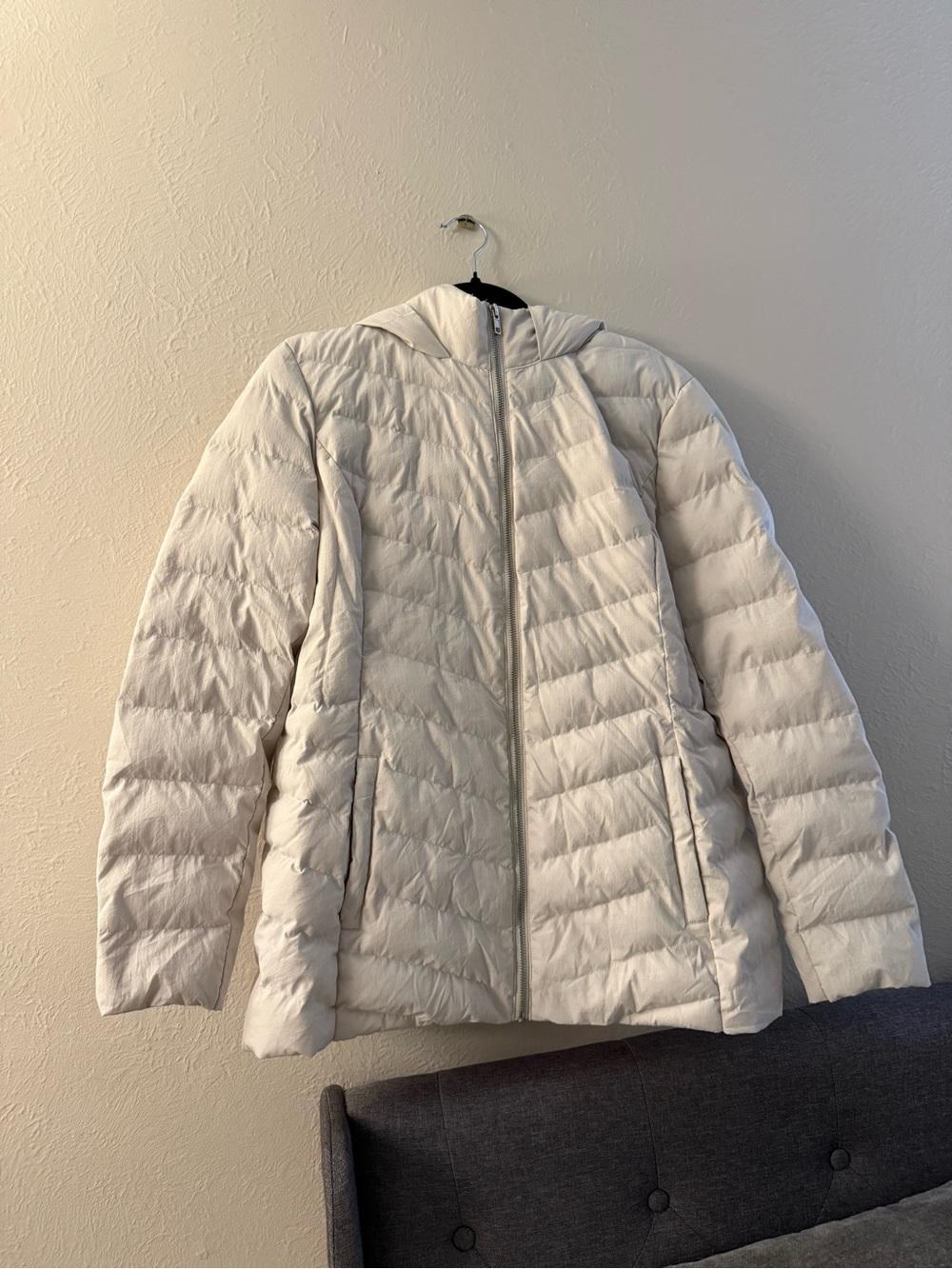 Women’s Lightweight White Packable Puffer Jacket with Hood